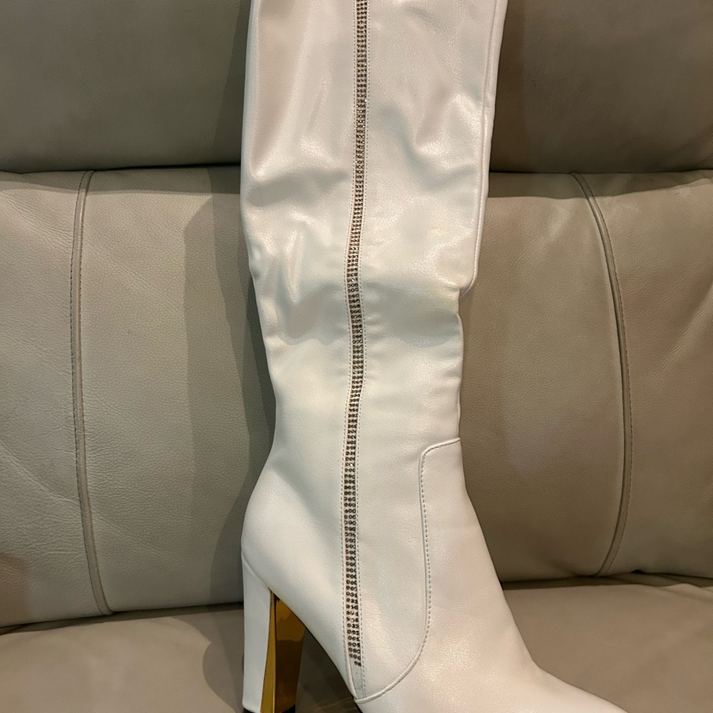 White boots - Picture 4 of 5